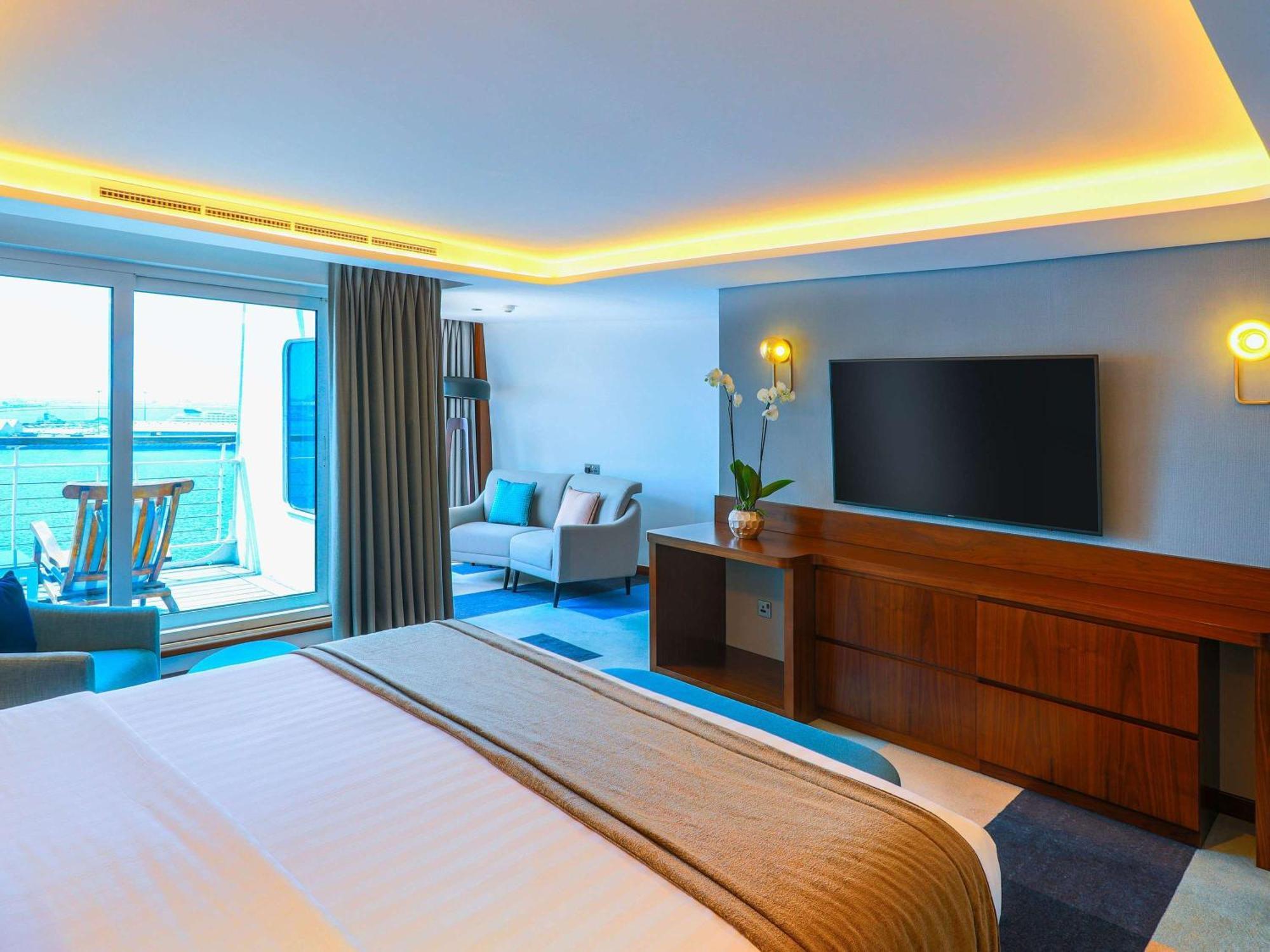 Queen Elizabeth 2 Hotel Dubai Exterior photo