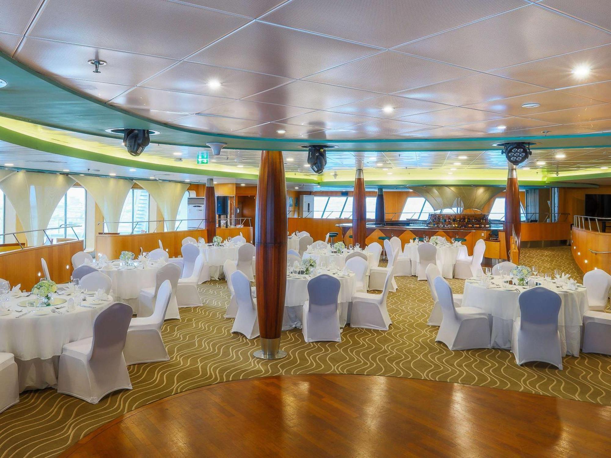 Queen Elizabeth 2 Hotel Dubai Exterior photo